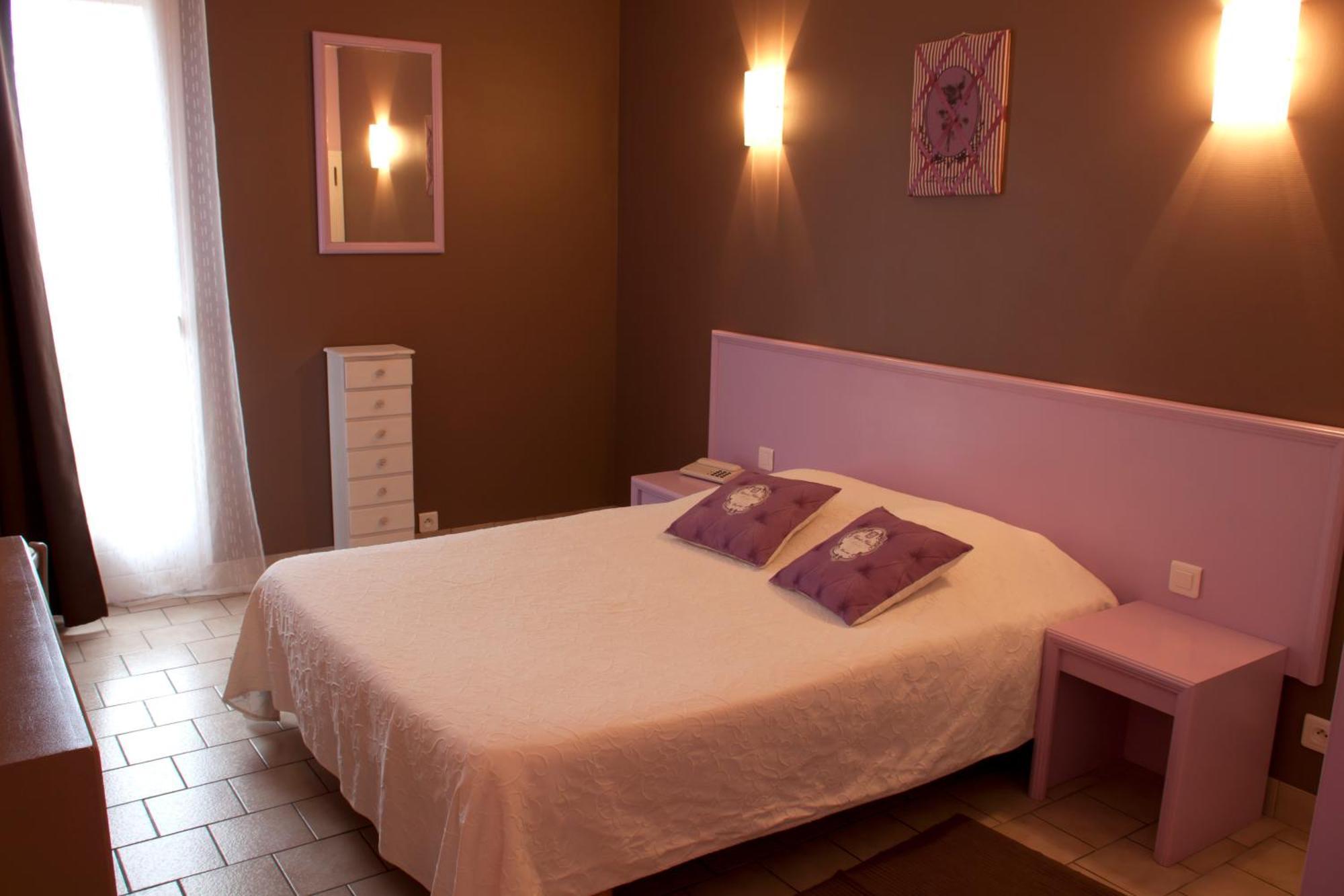 Logis Hotel Le Nuage La Bussiere  Room photo